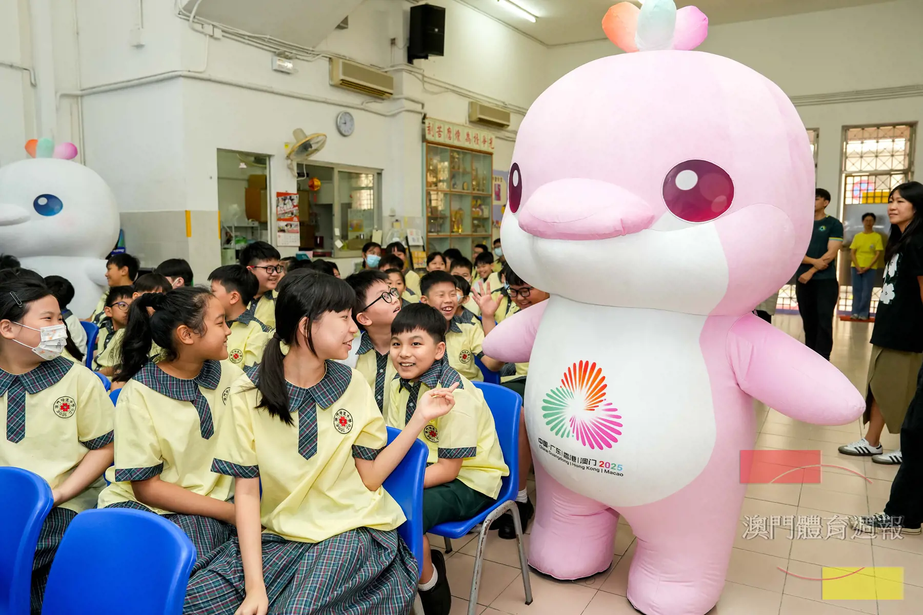 副1 吉祥物現身學生相當驚喜.jpg